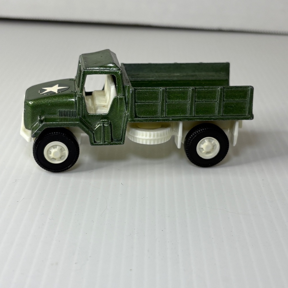Vintage 1970's Tootsietoy Diecast Toy Truck US Army Deuce 1/2 Ton Troop Carrier
